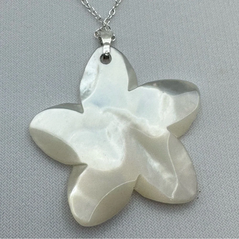 Sterling Silver Mother of Pearl Flower Pendant Necklace 18” Spring Clasp